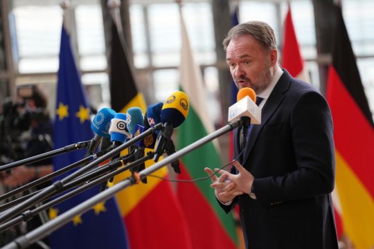 Europa se confruntă cu prețuri ridicate prelungite ale petrolului și gazului din cauza războiului Iranului, avertizează UE