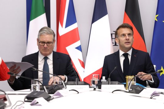 Liderii Franței și Marii Britanii îndeamnă la navigarea permanentă deschisă în Ormuz