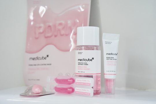 Oamenii care urmăresc strălucirea pielii sănătoase încearcă seu de vită și sperma de somon